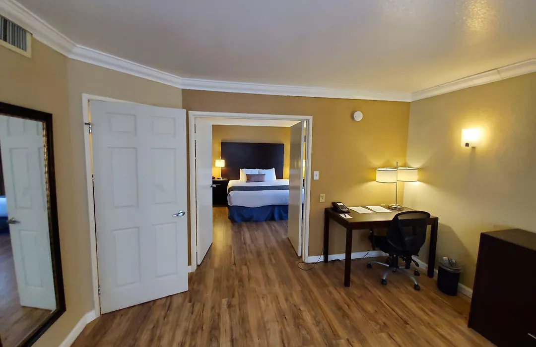 Hotel D'Lins Ontario Airport-1