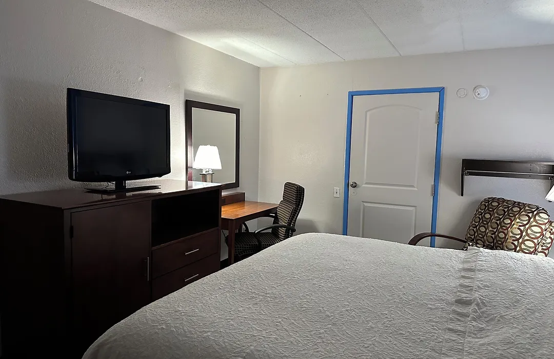 American Inn & Suites Bishop Airport Flint-1