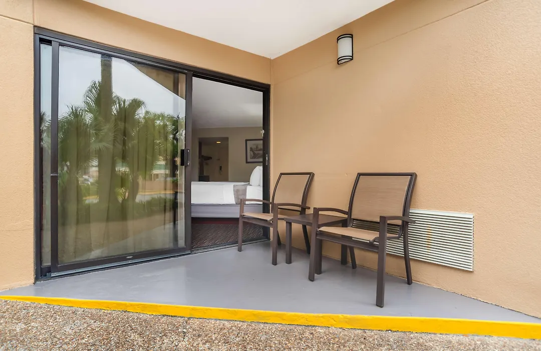 Best Western Oak Manor-1