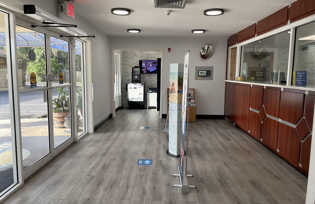 Days Inn By Wyndham Port Charlotte Town Center-1
