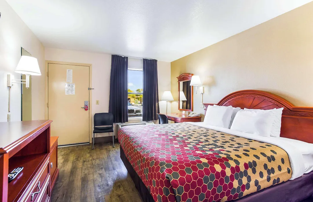 Econo Lodge Lebanon-1