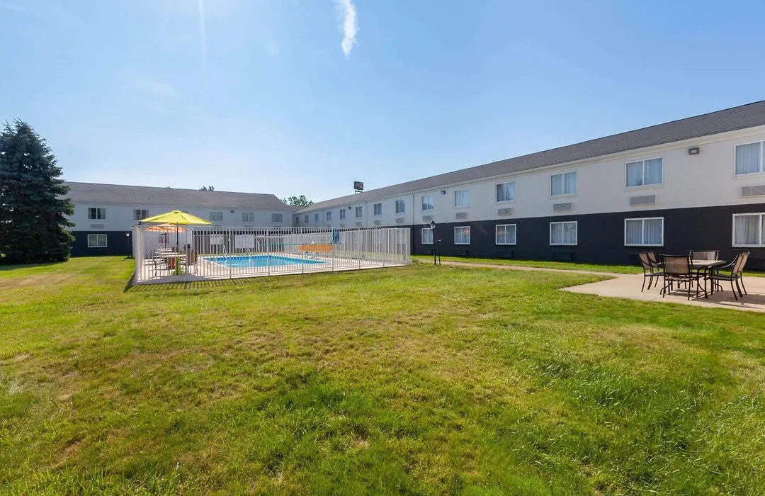 Days Inn By Wyndham Sandusky Cedar Point-1