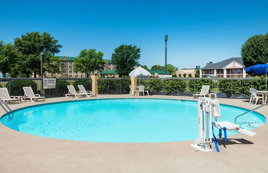 Baymont By Wyndham Clarksville Northeast-1
