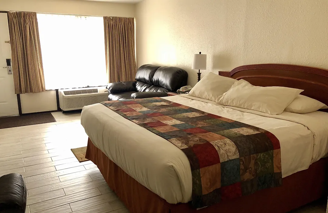 Simple Rewards Inn-1
