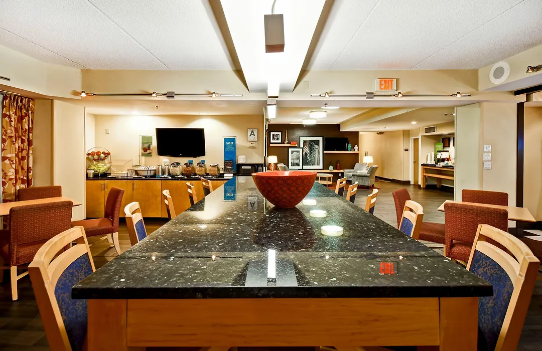 Hampton Inn Louisville Airport Fair/Expo Center-1