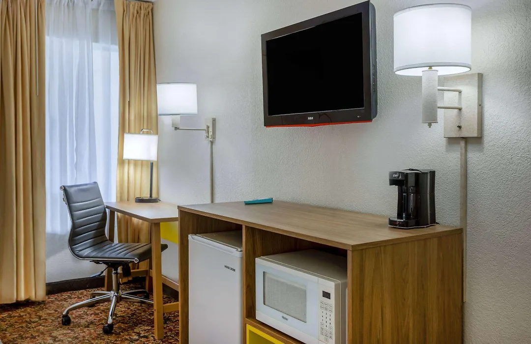 Hotel Carolina A Days Inn By Wyndham-1