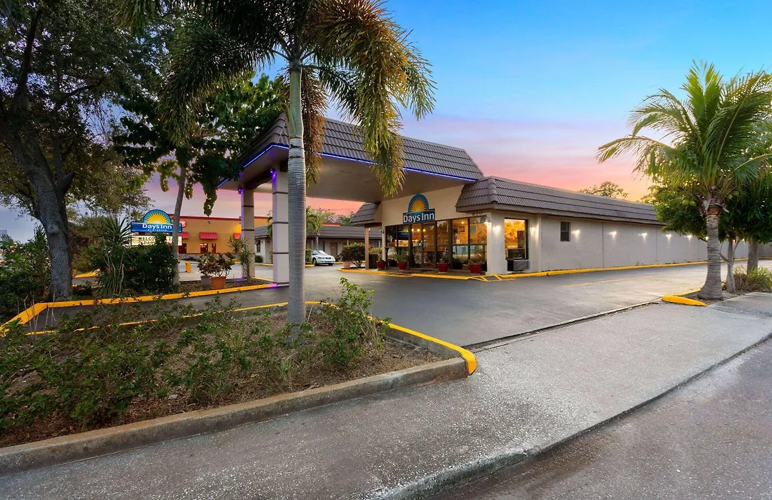 Days Inn By Wyndham St. Petersburg Central-1