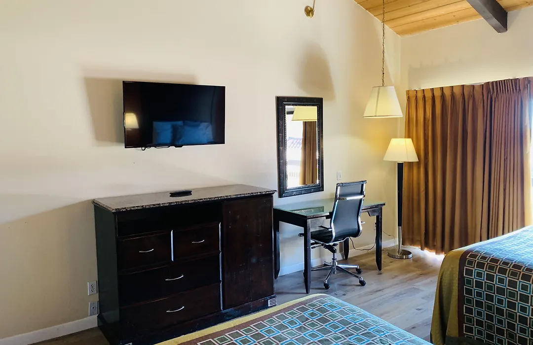 Rodeway Inn Fallbrook Downtown-1
