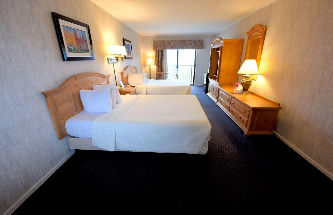 Days Inn By Wyndham Mackinaw City - Lakeview-1