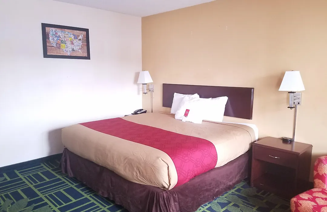Econo Lodge Evansville-1