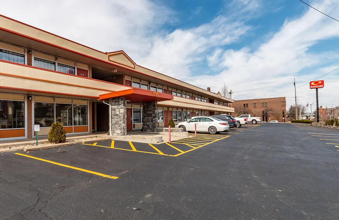 Econo Lodge Zanesville-1