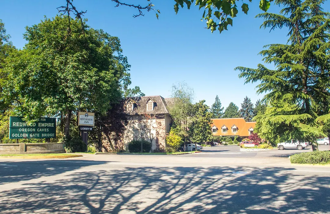 Riverside Inn-1