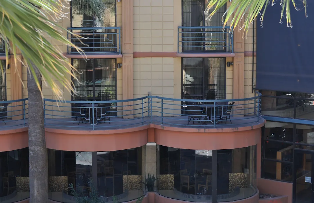 Embassy Suites By Hilton Phoenix Biltmore-1