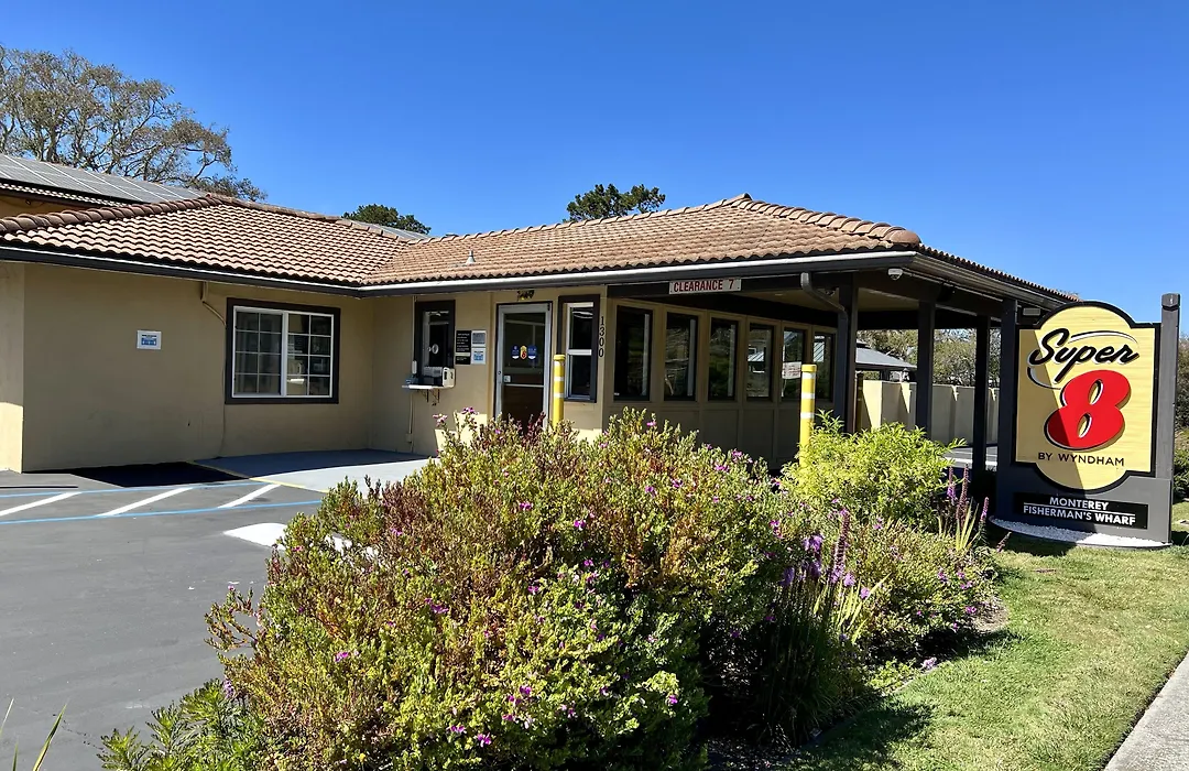Aura Inn Monterey-1