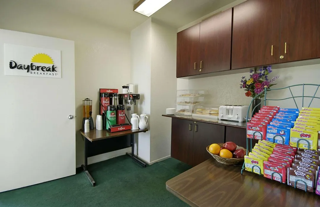 Days Inn By Wyndham Riverside Tyler Mall-1