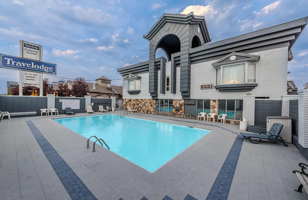 Travelodge By Wyndham Calgary South-1
