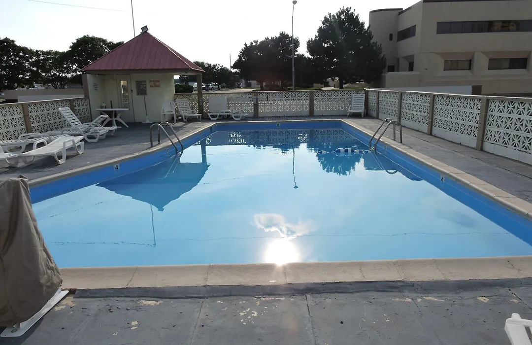 Oyo Hotel Hutchinson West 4Th Ave-1