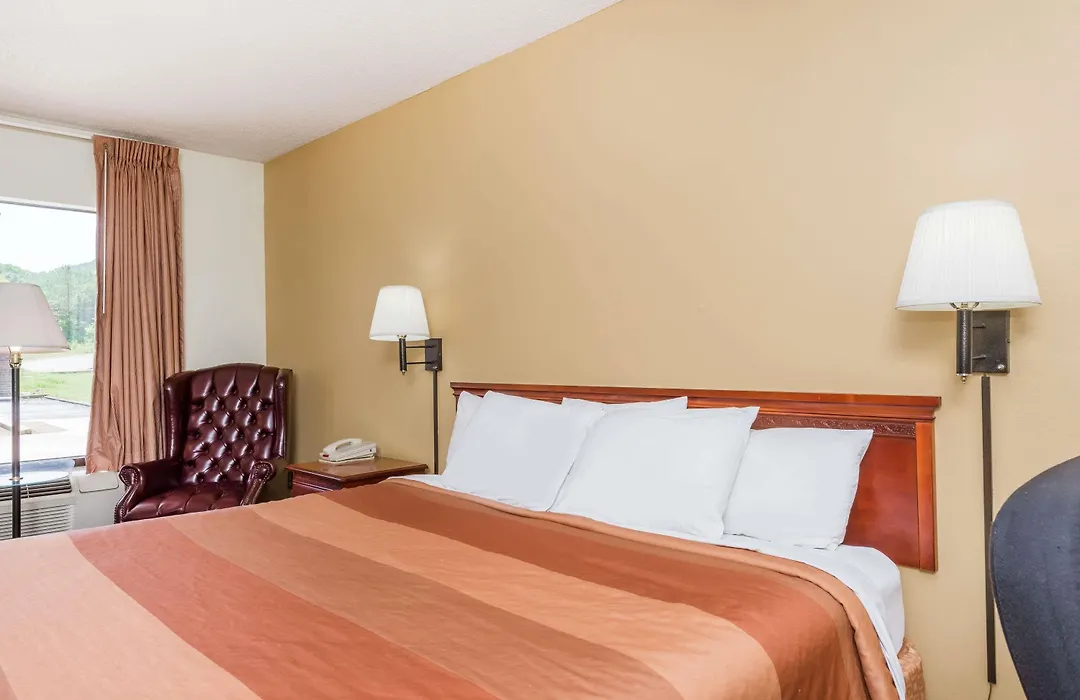 Days Inn By Wyndham Fort Payne-1