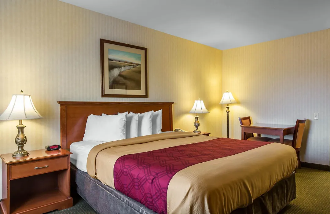 Econo Lodge Inn & Suites Riverside - Corona-1