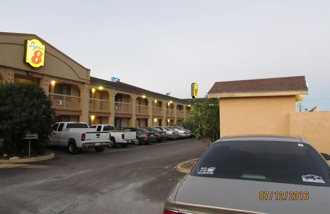 Super 8 By Wyndham Kingsville-1