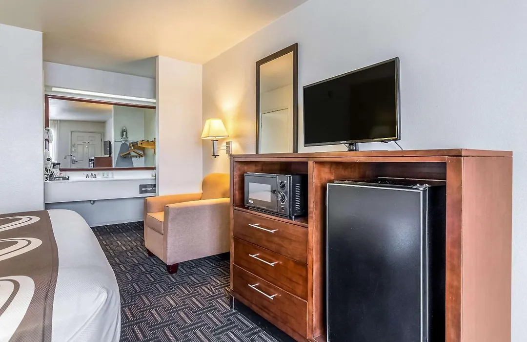 Quality Inn Fresno Near University-1