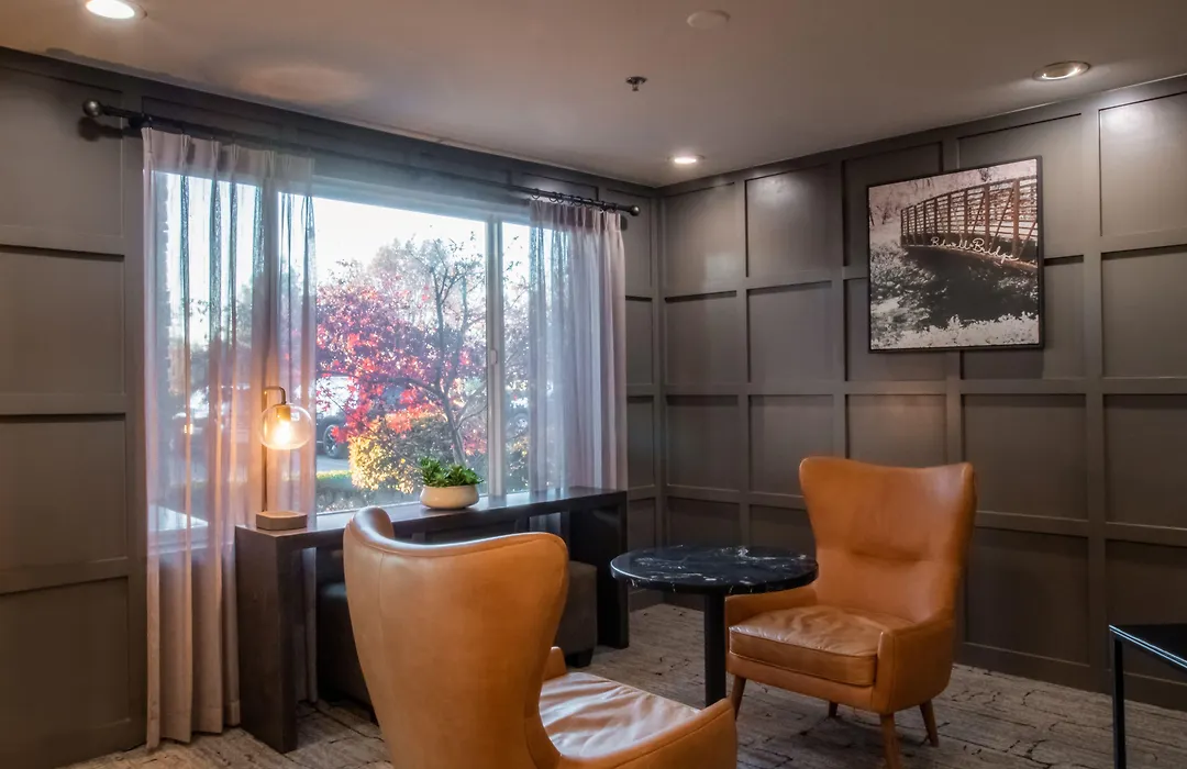Oxford Suites Chico-1