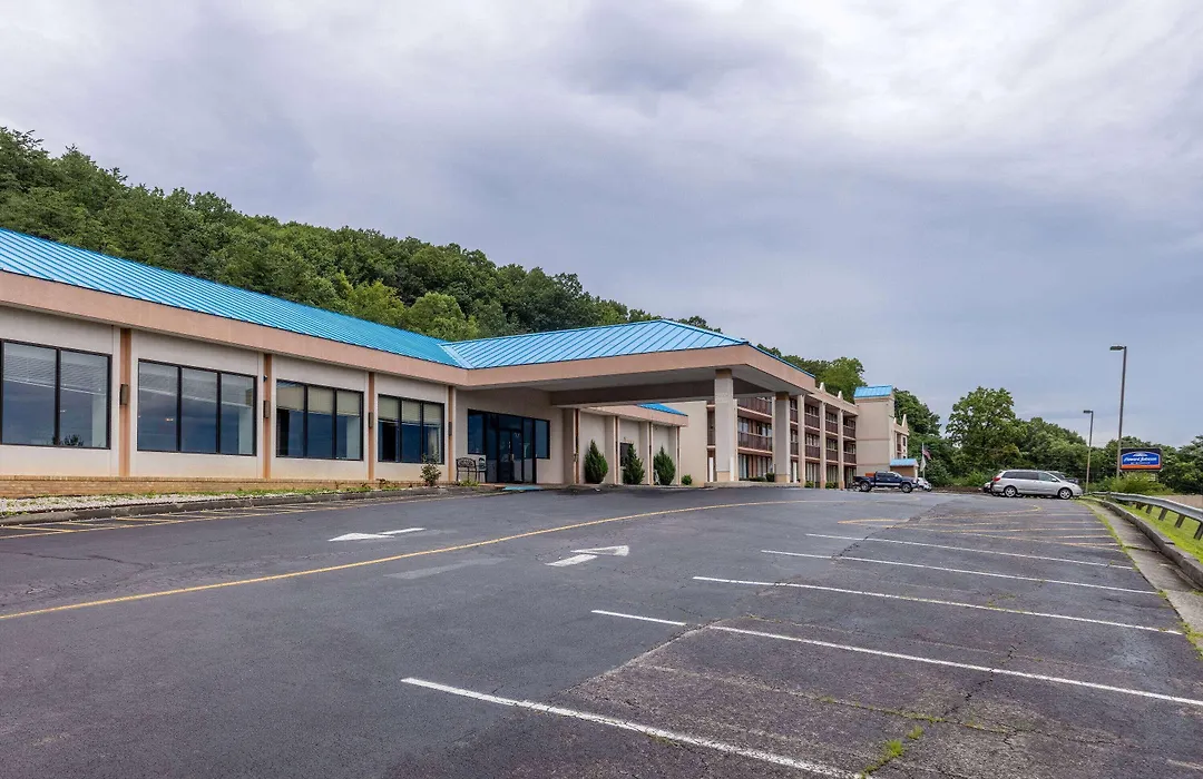 Howard Johnson Hotel & Conference Center By Wyndham Salem-1