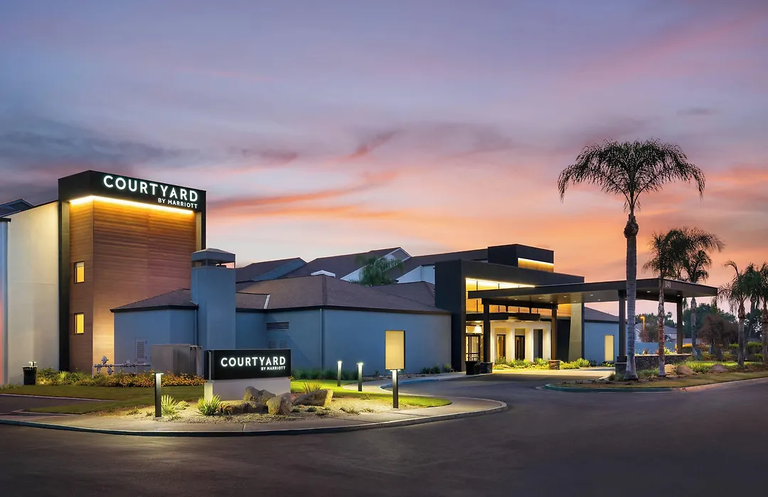 Courtyard By Marriott Fresno-1