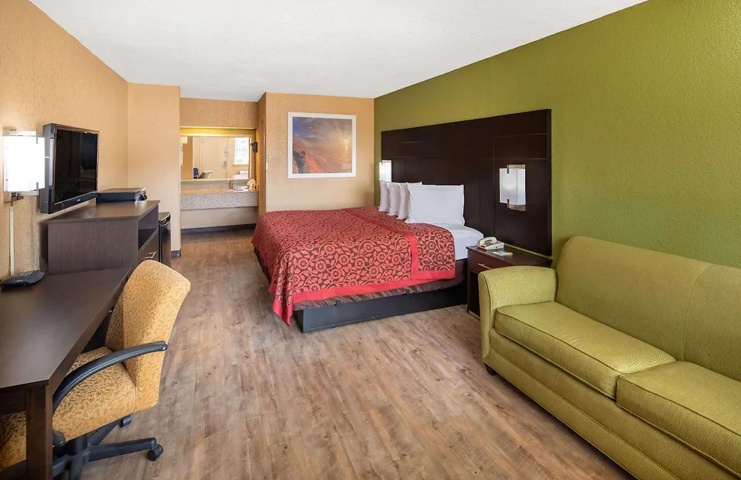 Days Inn By Wyndham Tupelo-1