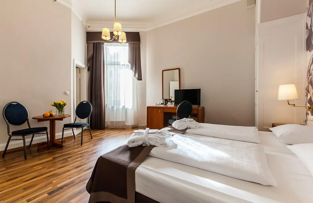 Hotel Monopol - Central Station-1