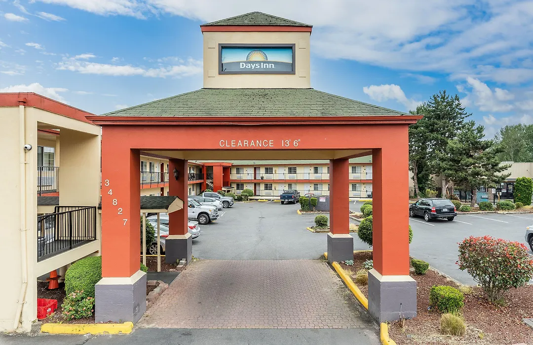 Days Inn By Wyndham Federal Way-1
