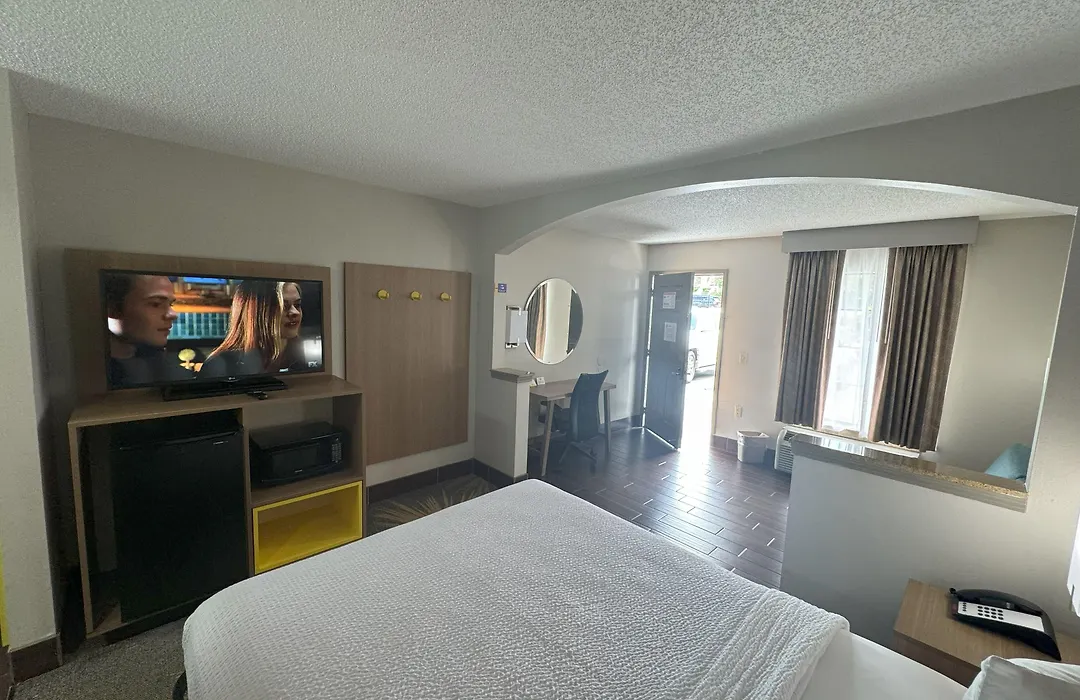 Days Inn & Suites By Wyndham Tuscaloosa - Univ. Of Alabama-1