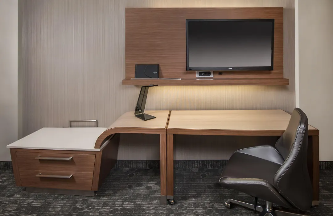 Courtyard By Marriott Lansing-1