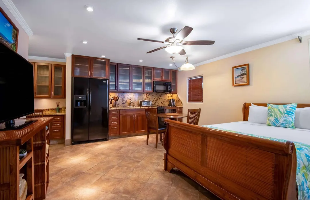 Days Inn By Wyndham Maui Oceanfront-1