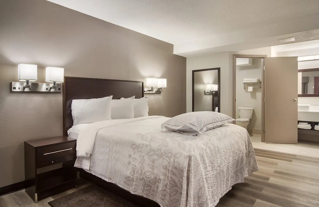 Red Roof Inn Plus & Suites Erie-1