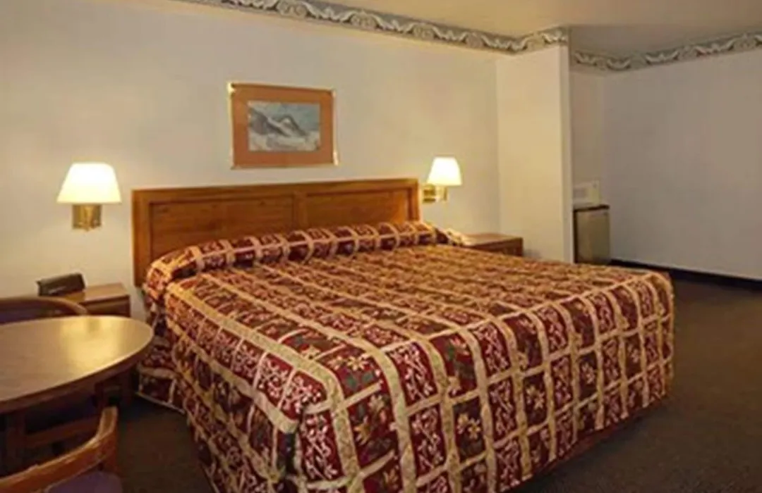 Monterey Fairgrounds Inn-1