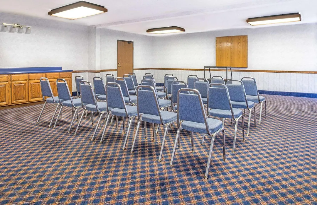 Days Inn By Wyndham Pontoon Beach-1