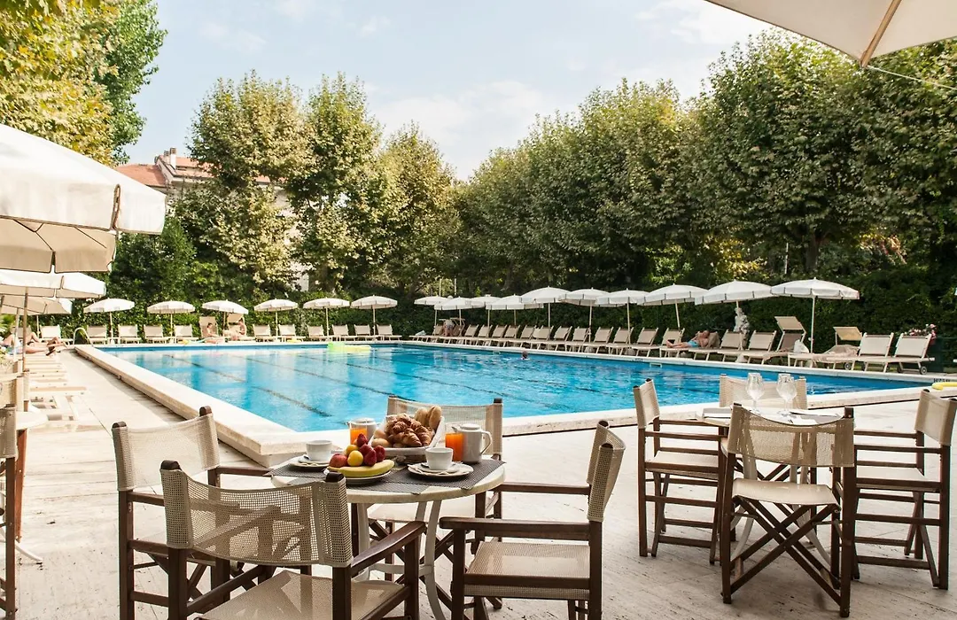 Grand Hotel Royal-1