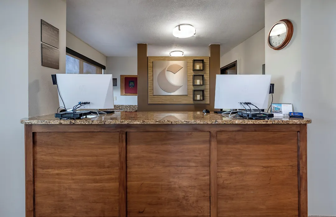 Comfort Inn & Suites Hays I-70-1