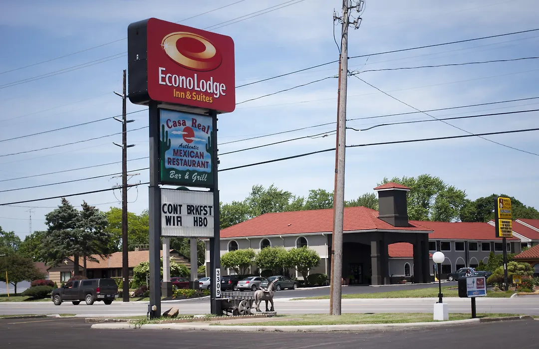 Econo Lodge Inn & Suites Sandusky South-1
