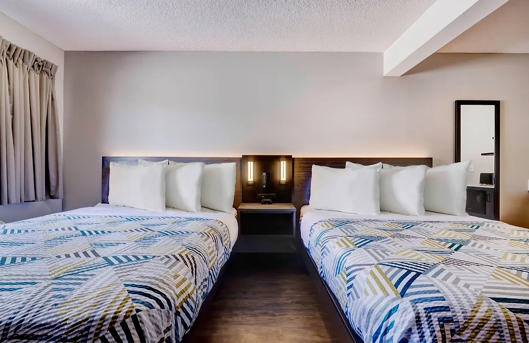Econo Lodge-1