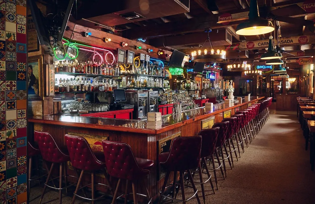 St Charles Inn, Superior Hotel-1