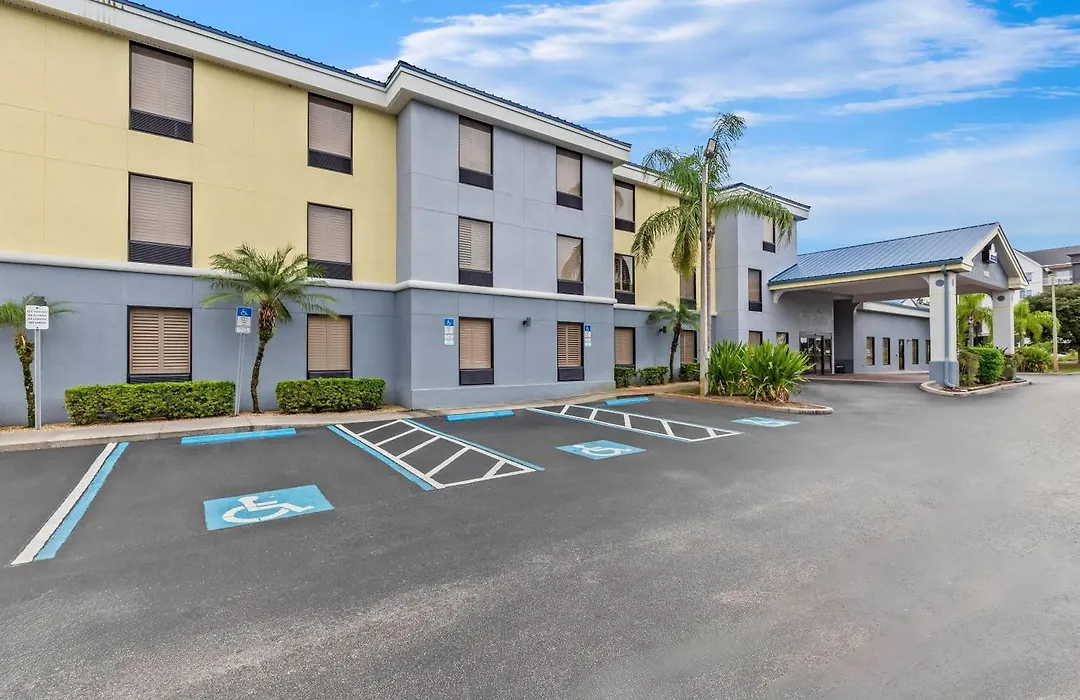 Days Inn & Suites By Wyndham Lakeland-1