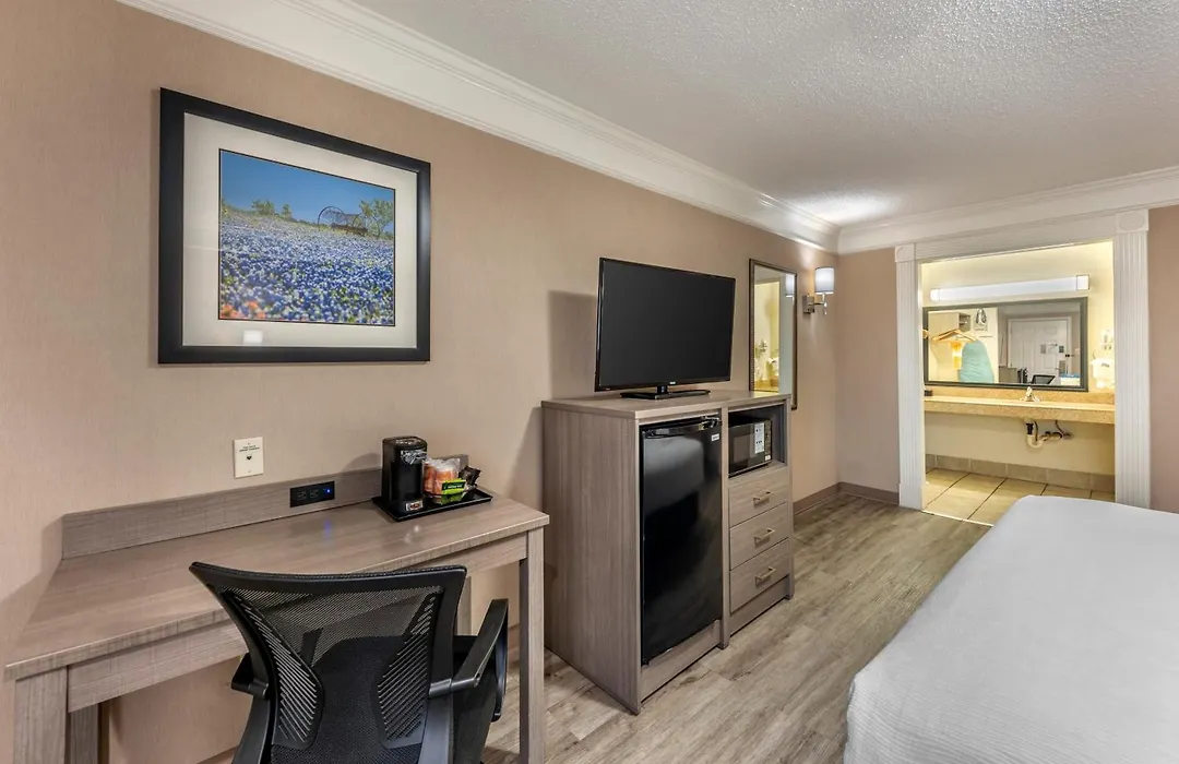 Quality Inn Near Lake Marble Falls-1