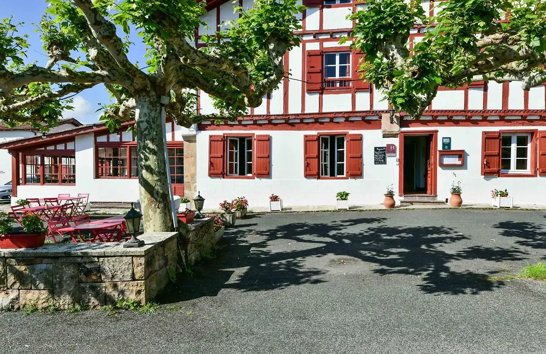 Logis Hôtel Baratxartea-1