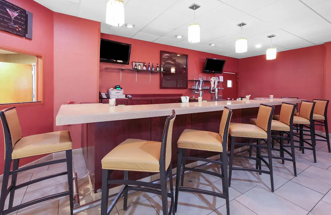 Days Inn By Wyndham Plattsburgh-1