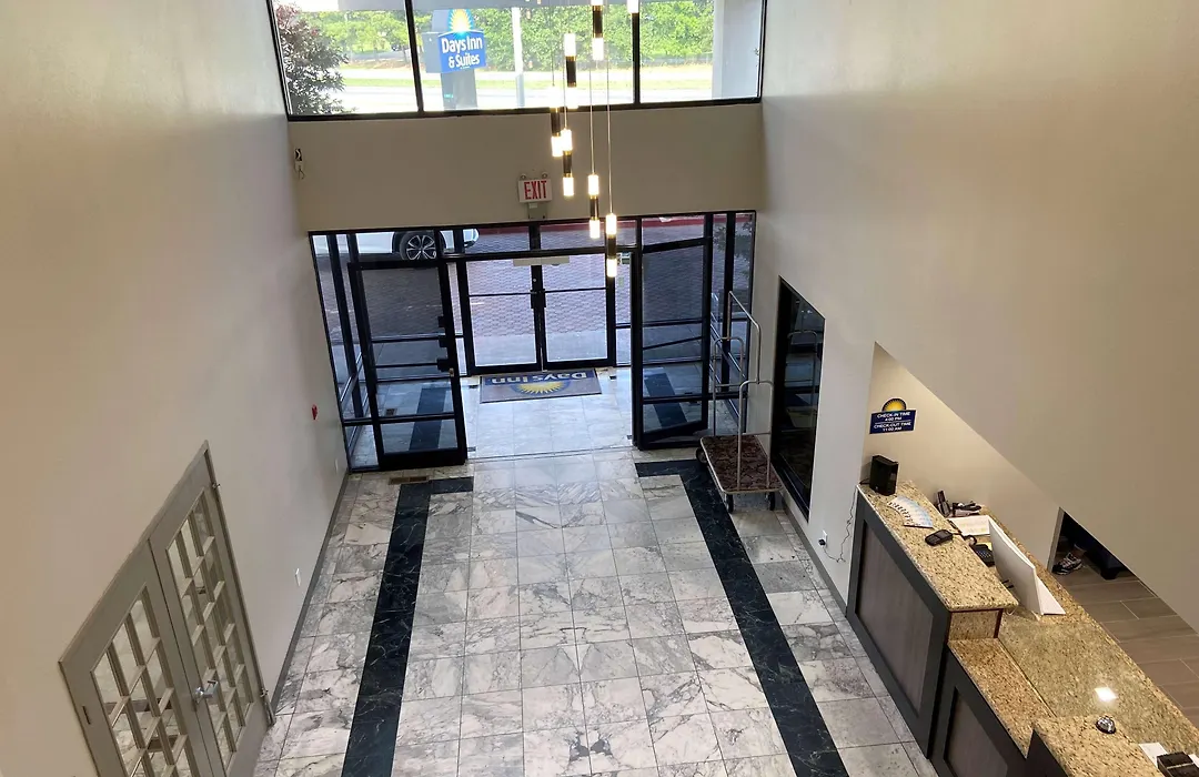 Days Inn & Suites By Wyndham Tahlequah-1