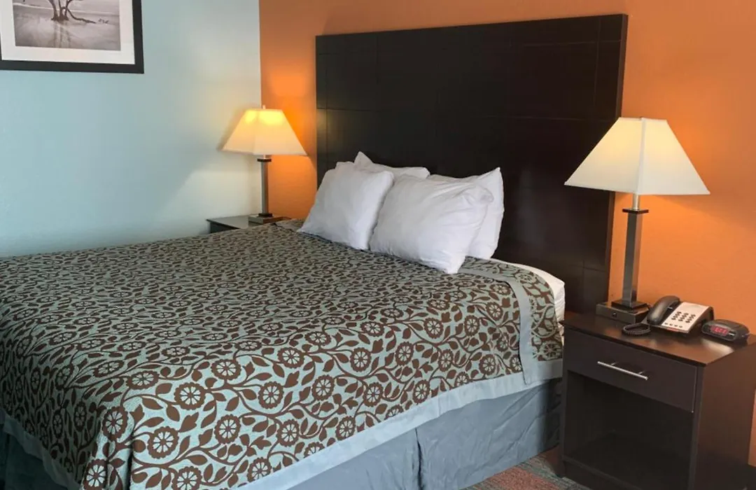 Days Inn By Wyndham Greenwood Sc-1