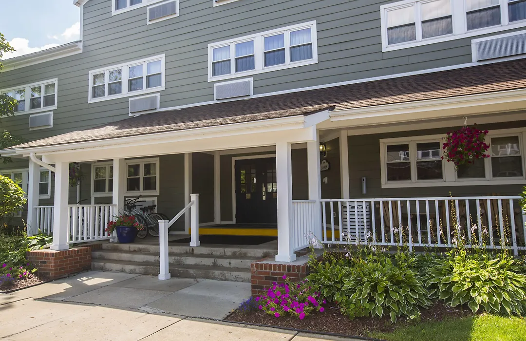 Ivy Court Inn And Suites-1