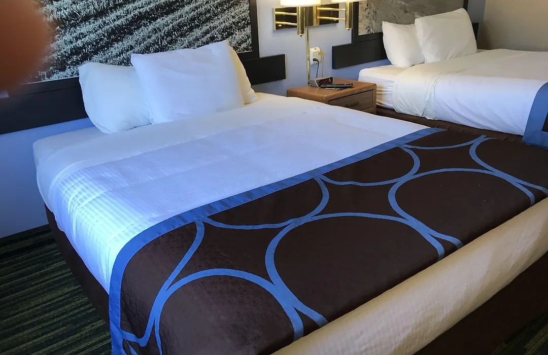 Boarders Inn & Suites By Cobblestone Hotels Waterloo Cedar Falls-1